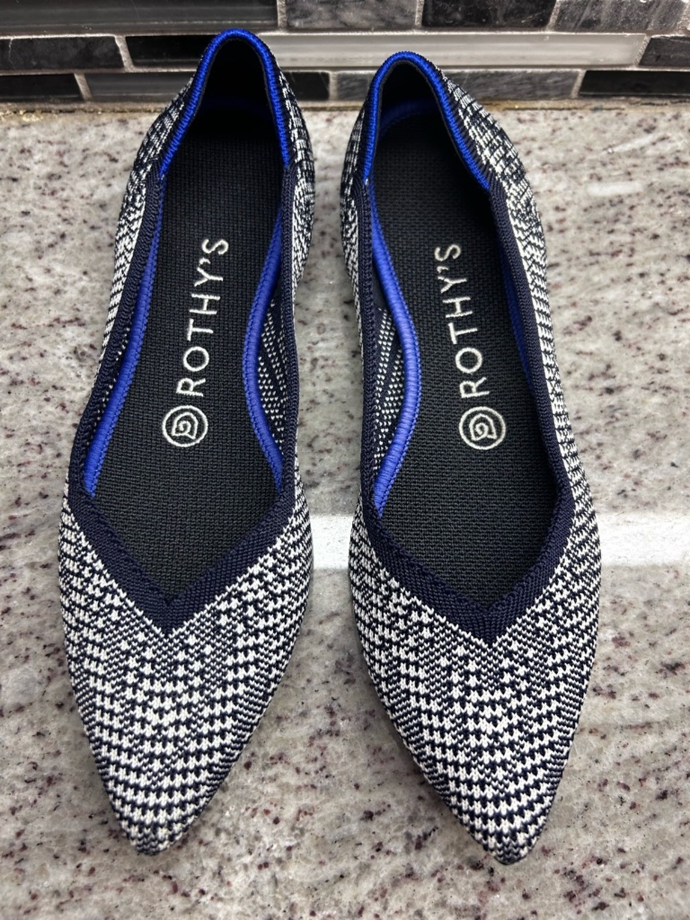 Rothy’s Pointed toe Navy and white Houndstooth Ballet Flats size 7.5 - Picture 2 of 7